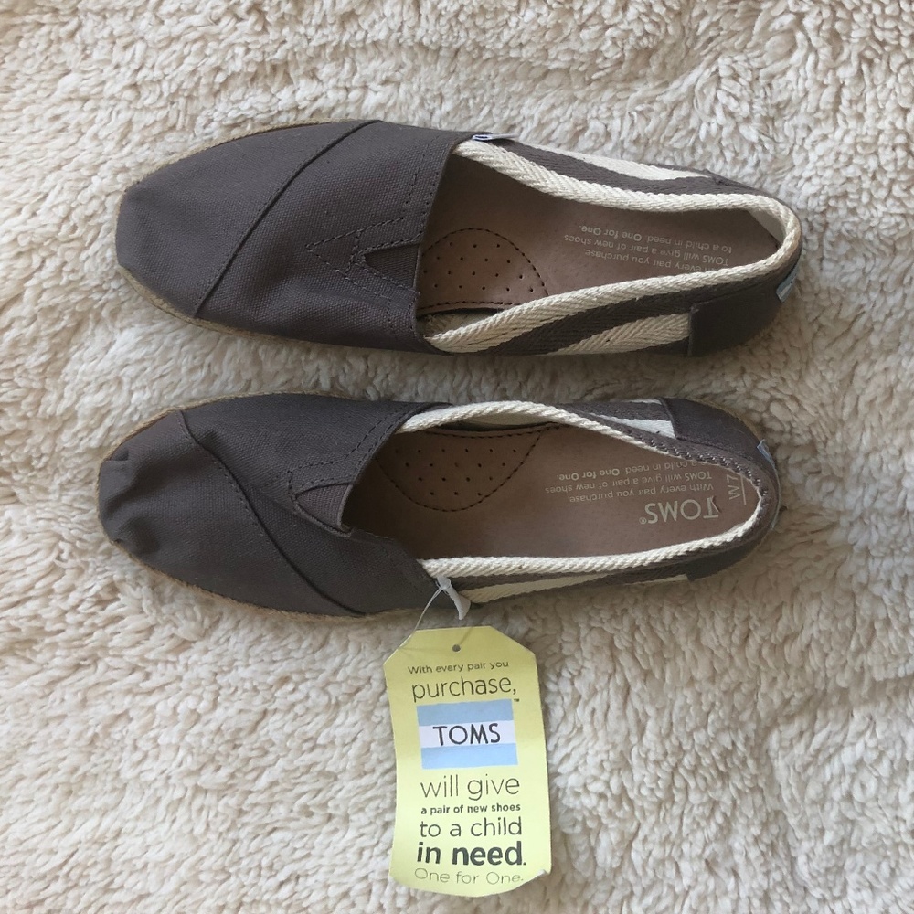 NEW with tags TOMS